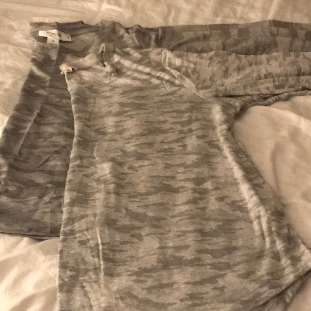 2 Camouflage Sweatshirts
